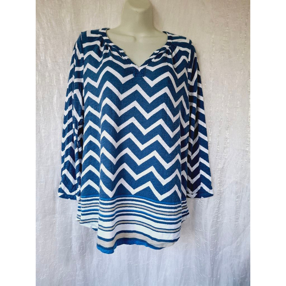 Lucky Brand Tops - Lucky Brand chevron blue white sz large v neck soft knit blouse